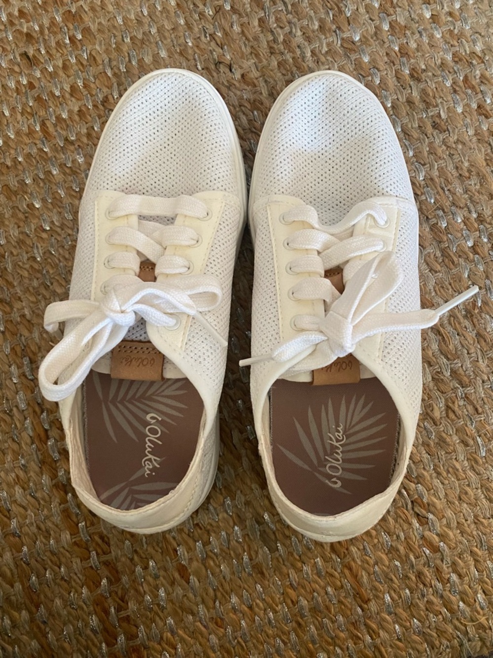 OluKai Pehuea L Women’s Sneakers White Mesh Size 6.5 Lace Up Slip On Hawaiian